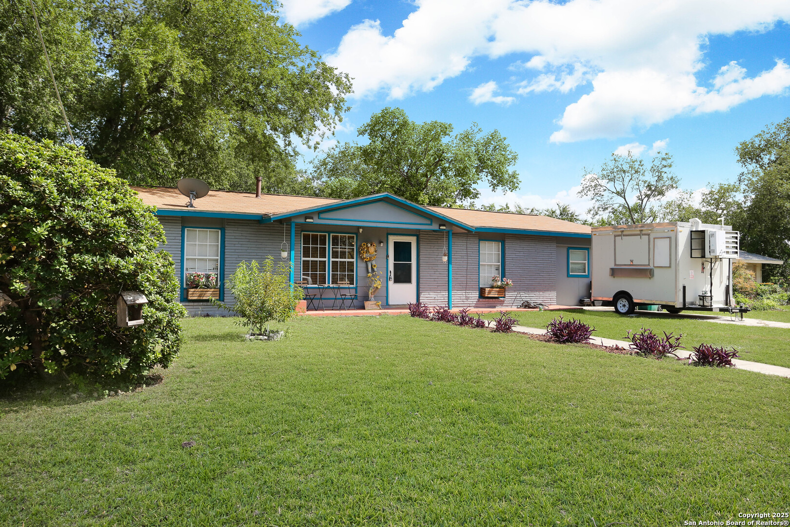 246 Flintstone Lane Universal City TX 78148