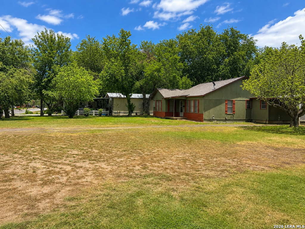 1117 30th Street Hondo TX 78861