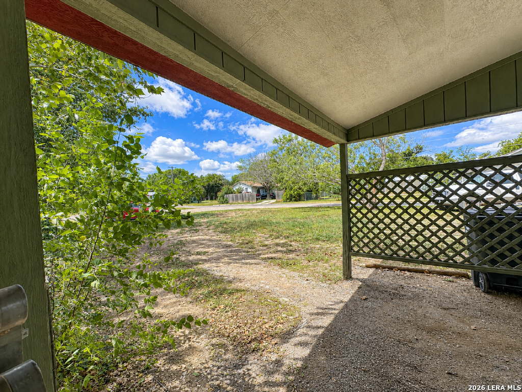 1117 30th Street Hondo TX 78861