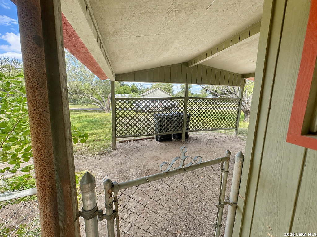 1117 30th Street Hondo TX 78861