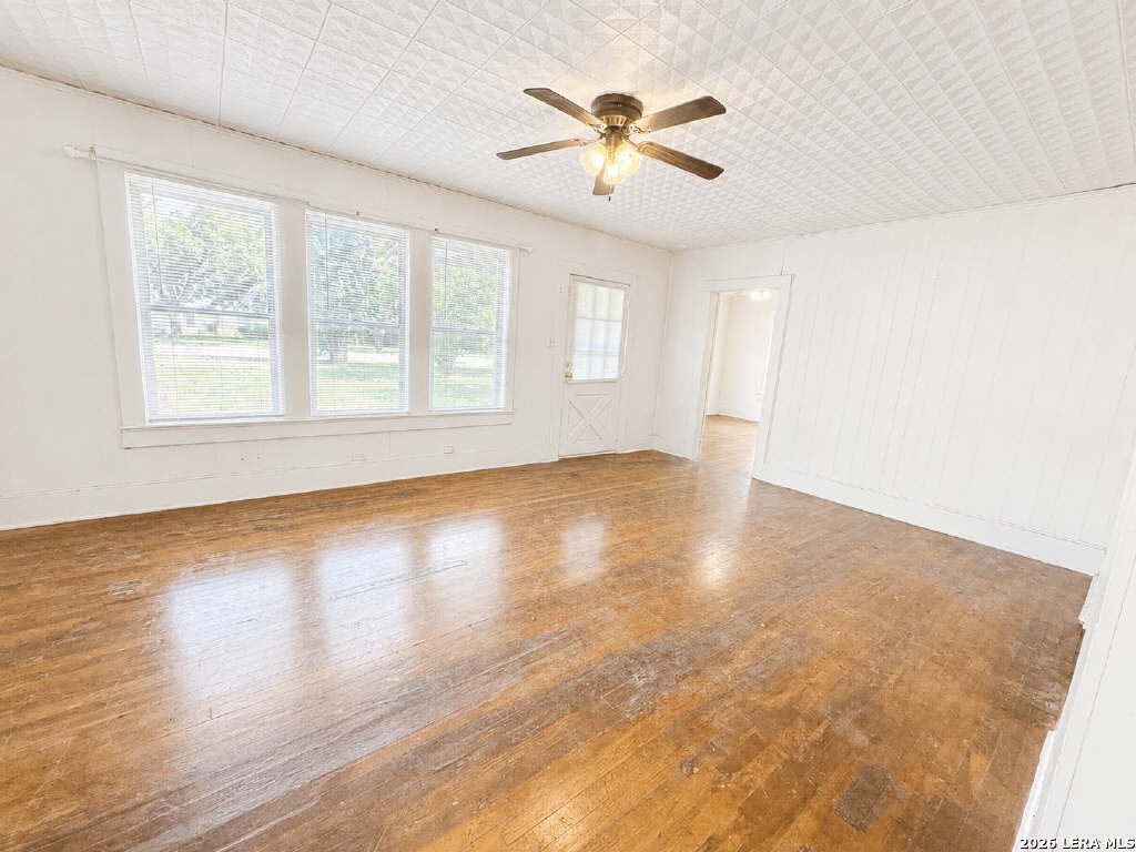 1117 30th Street Hondo TX 78861