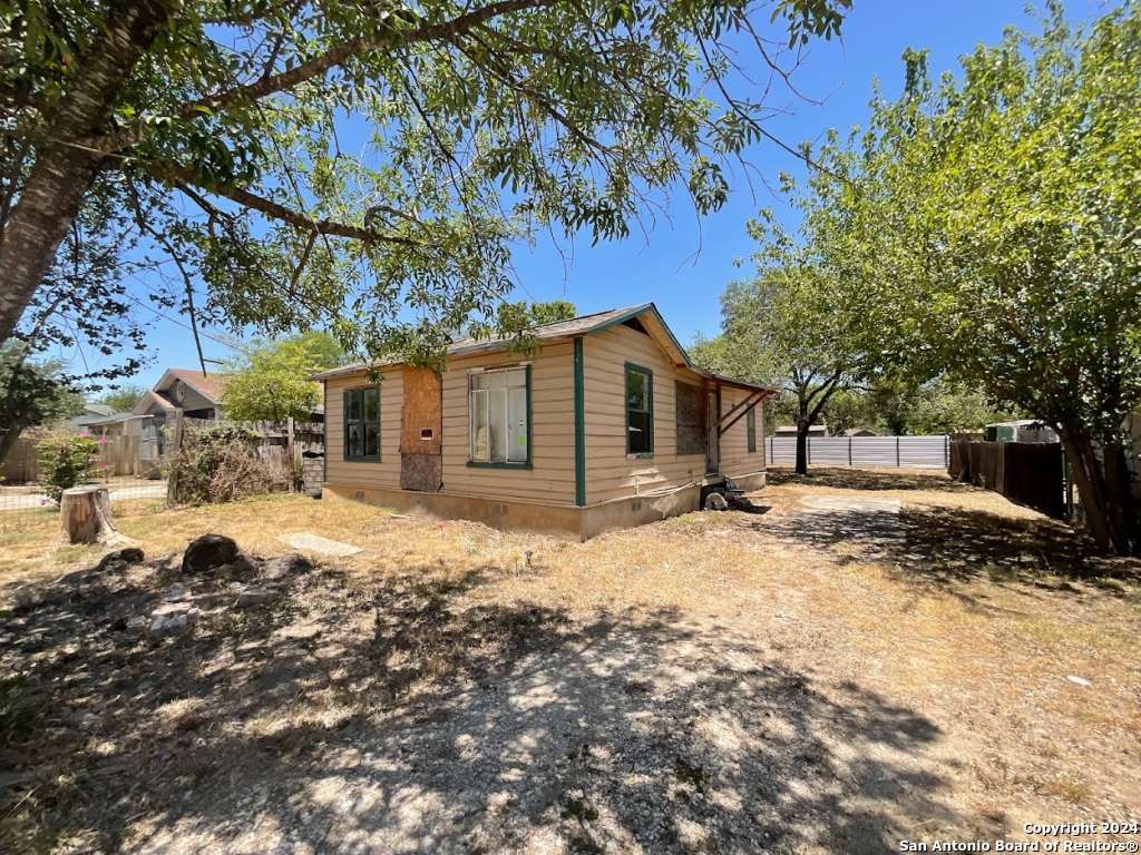 1443 Saenz San Antonio TX 78214