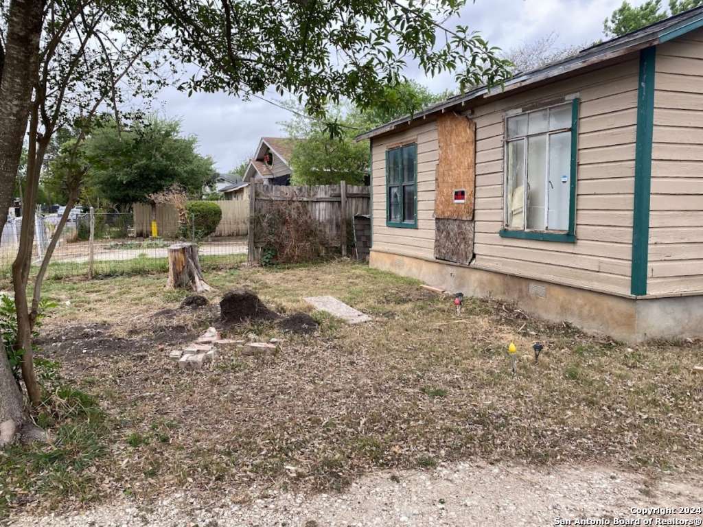 1443 Saenz San Antonio TX 78214