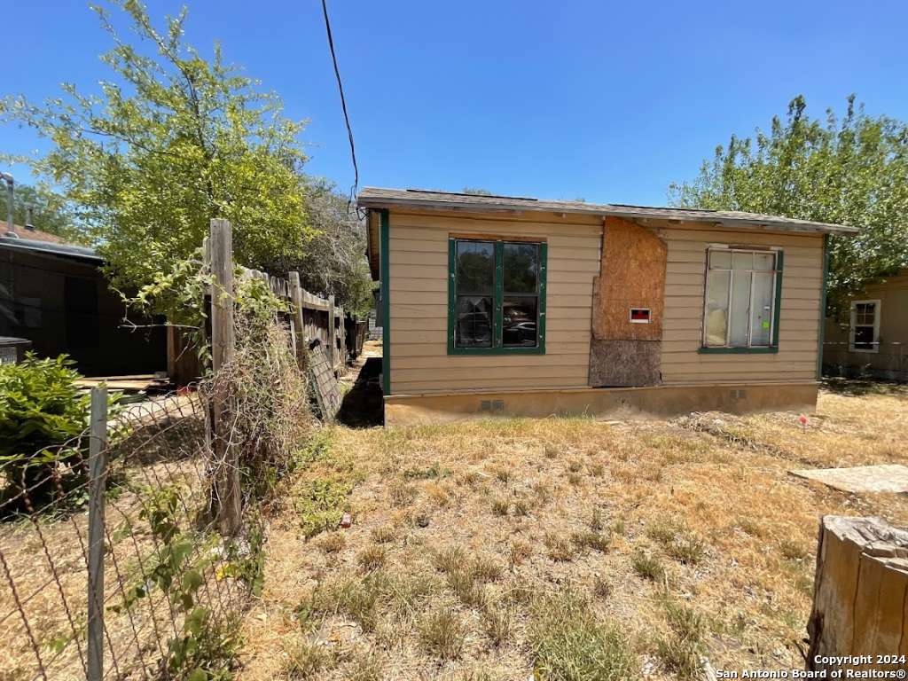 1443 Saenz San Antonio TX 78214