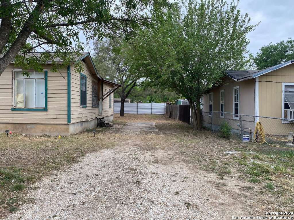 1443 Saenz San Antonio TX 78214