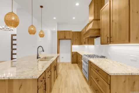 336 Knollwood Bandera TX 78003
