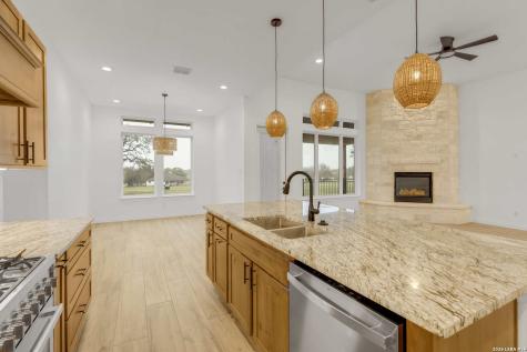 336 Knollwood Bandera TX 78003