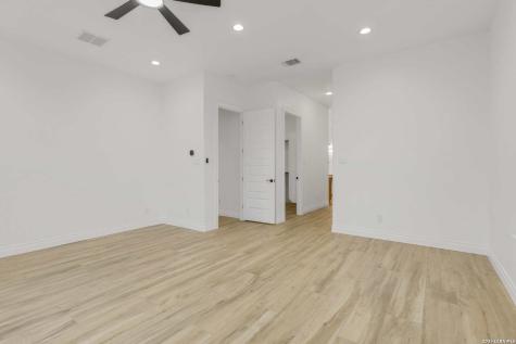 336 Knollwood Bandera TX 78003