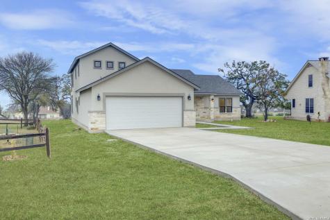 336 Knollwood Bandera TX 78003
