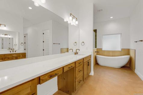 336 Knollwood Bandera TX 78003