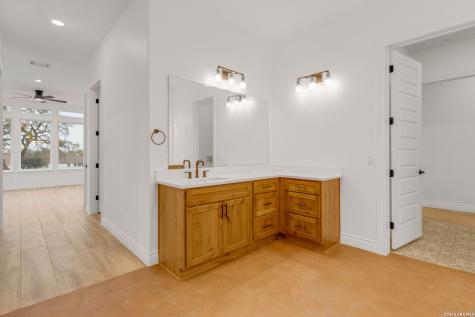 336 Knollwood Bandera TX 78003