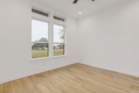 336 Knollwood Bandera TX 78003