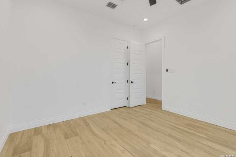 336 Knollwood Bandera TX 78003
