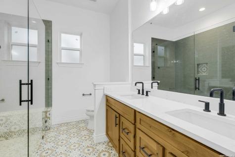 336 Knollwood Bandera TX 78003