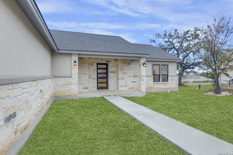 336 Knollwood Bandera TX 78003