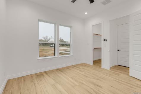 336 Knollwood Bandera TX 78003