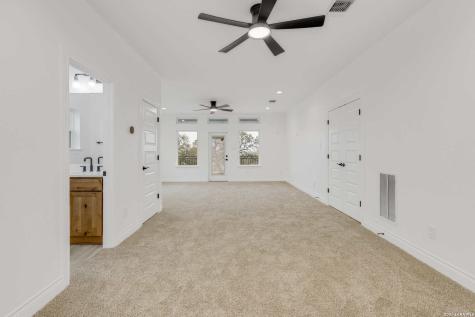 336 Knollwood Bandera TX 78003