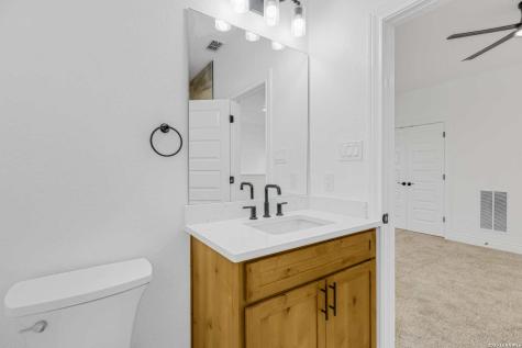 336 Knollwood Bandera TX 78003