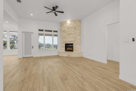 336 Knollwood Bandera TX 78003