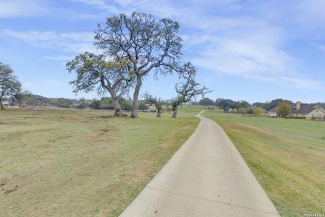 336 Knollwood Bandera TX 78003