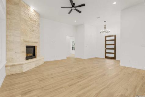 336 Knollwood Bandera TX 78003
