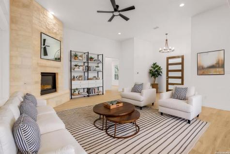 336 Knollwood Bandera TX 78003