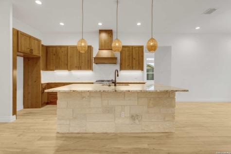 336 Knollwood Bandera TX 78003