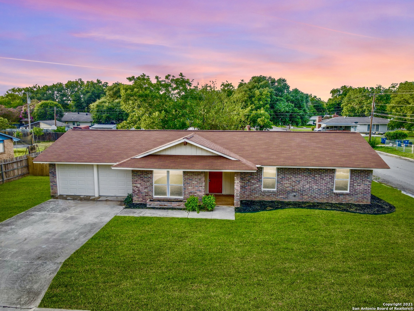 1502 27th Street Hondo TX 78861