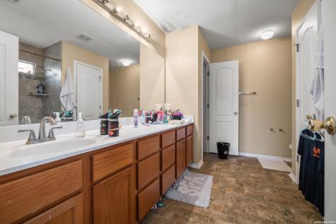 4126 Bear Oak San Antonio TX 78223