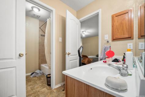 4126 Bear Oak San Antonio TX 78223