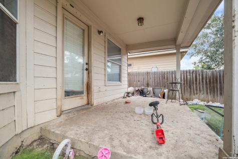 4126 Bear Oak San Antonio TX 78223