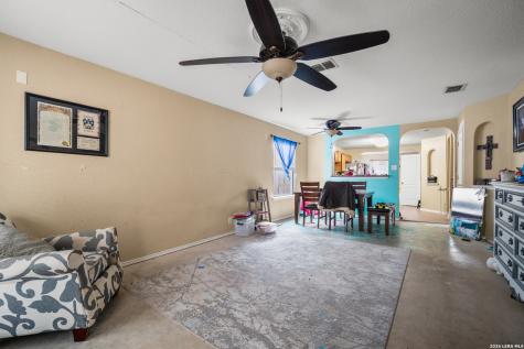 4126 Bear Oak San Antonio TX 78223