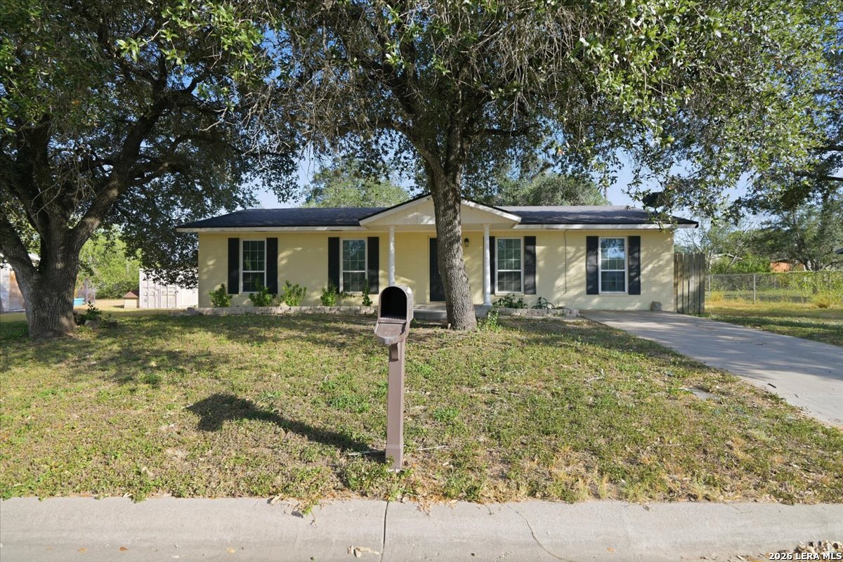 1307 William Street George West TX 78022