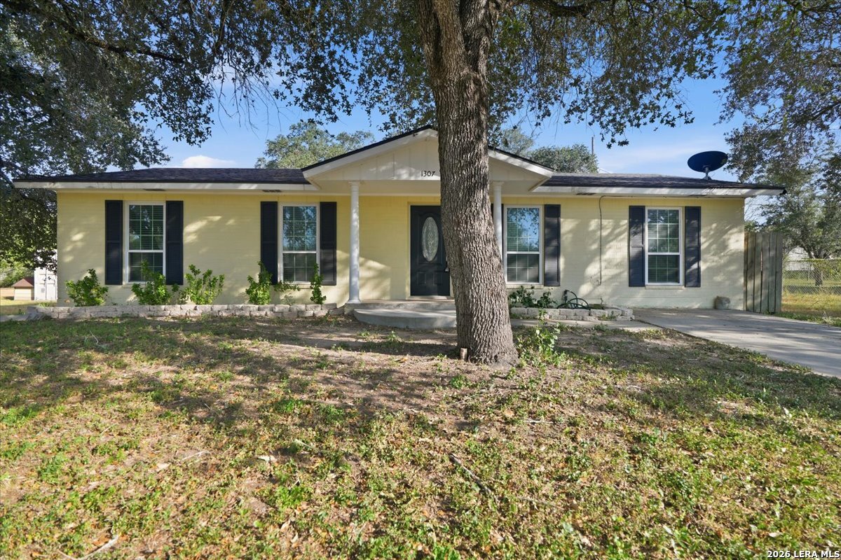 1307 William Street George West TX 78022