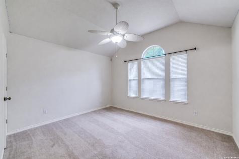 217 Hunters Dawn La Vernia TX 78121
