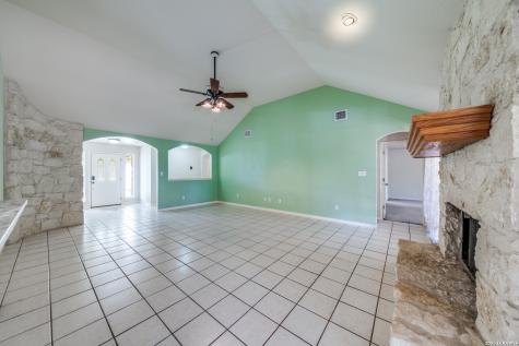 217 Hunters Dawn La Vernia TX 78121