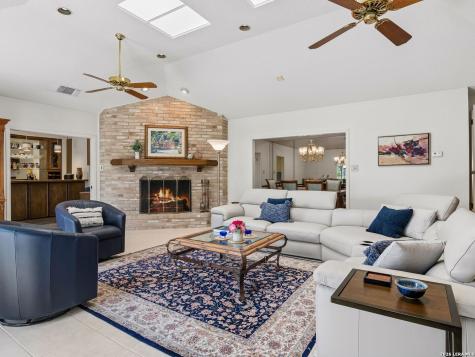 6122 Windy Knoll Windcrest TX 78239