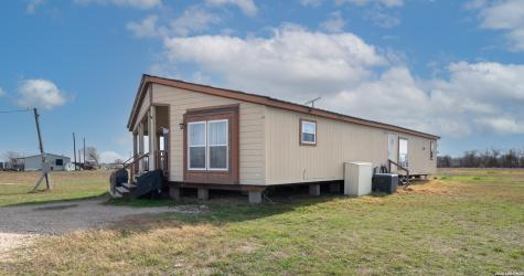 2850 Woodrow Center Kingsbury TX 78638