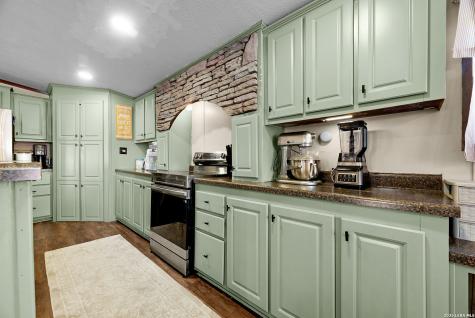 2850 Woodrow Center Kingsbury TX 78638