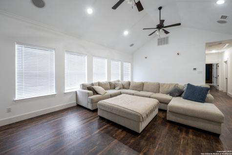 835 Lookout Lakehills TX 78063