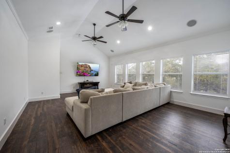 835 Lookout Lakehills TX 78063