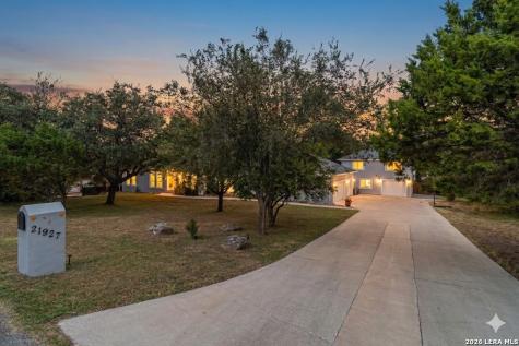 21927 Park View Drive Garden Ridge TX 78266
