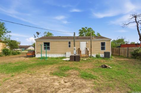 1105 Walnut Street Jourdanton TX 78026