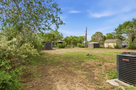 1105 Walnut Street Jourdanton TX 78026