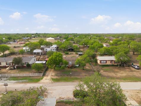 1105 Walnut Street Jourdanton TX 78026