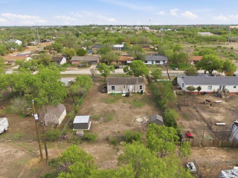 1105 Walnut Street Jourdanton TX 78026