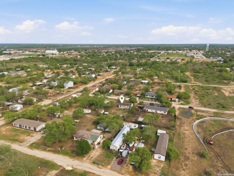 1105 Walnut Street Jourdanton TX 78026