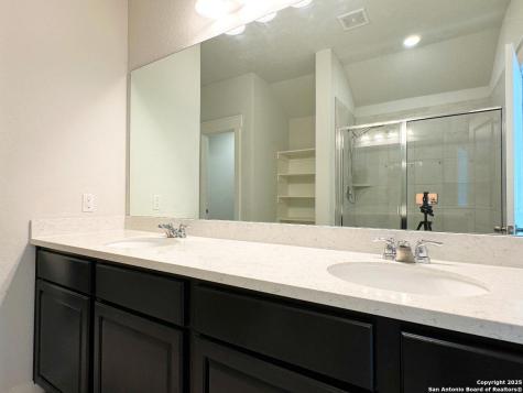 3906 Glenloch Way Converse TX 78109