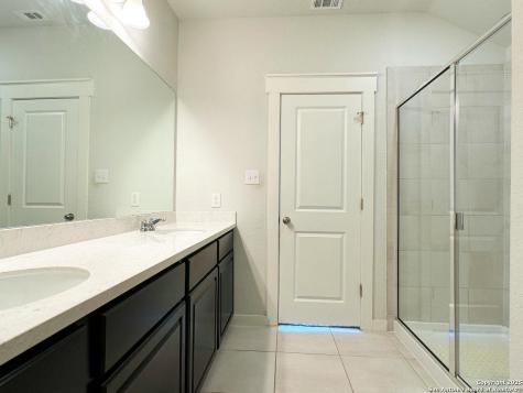 3906 Glenloch Way Converse TX 78109