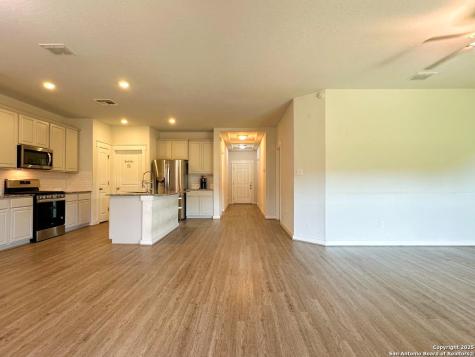 3906 Glenloch Way Converse TX 78109